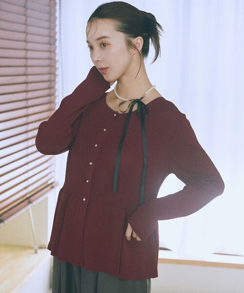earth music&ecology（アースミュージックアンドエコロジー）の「【2025AW/主役トップス/パールボタン】ペプラムニットカーディガン（ニット/セーター・レディース・ボルドー/ピンク/ブラック・FREE）」の6枚目の写真