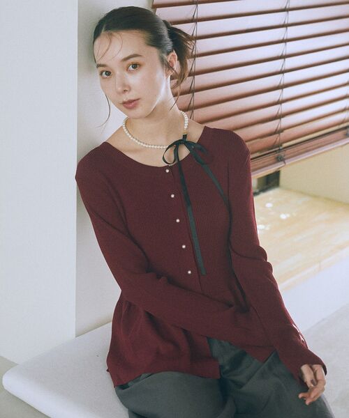 earth music&ecology（アースミュージックアンドエコロジー）の「【2025AW/主役トップス/パールボタン】ペプラムニットカーディガン（ニット/セーター・レディース・ボルドー/ピンク/ブラック・FREE）」の7枚目の写真