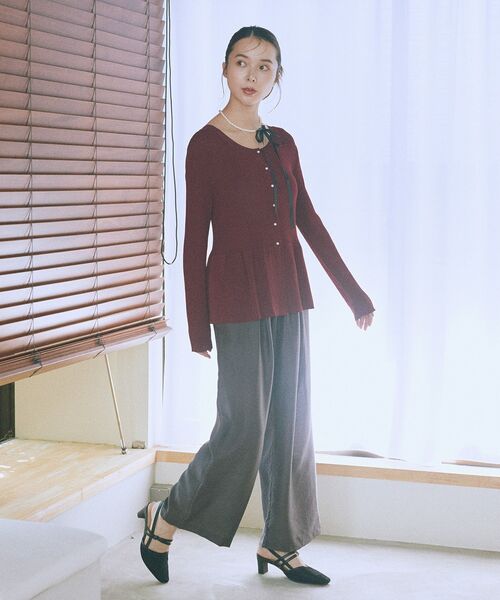 earth music&ecology（アースミュージックアンドエコロジー）の「【2025AW/主役トップス/パールボタン】ペプラムニットカーディガン（ニット/セーター・レディース・ボルドー/ピンク/ブラック・FREE）」の10枚目の写真