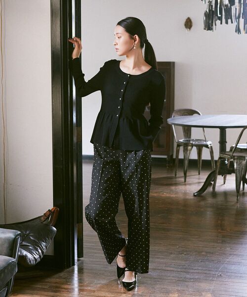 earth music&ecology（アースミュージックアンドエコロジー）の「【2025AW/主役トップス/パールボタン】ペプラムニットカーディガン（ニット/セーター・レディース・ボルドー/ピンク/ブラック・FREE）」の13枚目の写真