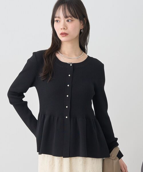 earth music&ecology（アースミュージックアンドエコロジー）の「【2025AW/主役トップス/パールボタン】ペプラムニットカーディガン（ニット/セーター・レディース・ボルドー/ピンク/ブラック・FREE）」の15枚目の写真