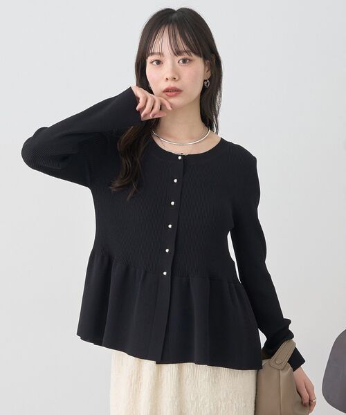 earth music&ecology（アースミュージックアンドエコロジー）の「【2025AW/主役トップス/パールボタン】ペプラムニットカーディガン（ニット/セーター・レディース・ボルドー/ピンク/ブラック・FREE）」の16枚目の写真