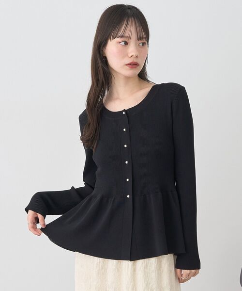 earth music&ecology（アースミュージックアンドエコロジー）の「【2025AW/主役トップス/パールボタン】ペプラムニットカーディガン（ニット/セーター・レディース・ボルドー/ピンク/ブラック・FREE）」の17枚目の写真