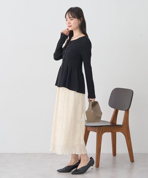 earth music&ecology（アースミュージックアンドエコロジー）の「【2025AW/主役トップス/パールボタン】ペプラムニットカーディガン（ニット/セーター・レディース・ボルドー/ピンク/ブラック・FREE）」の19枚目の写真