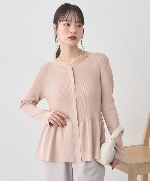 earth music&ecology（アースミュージックアンドエコロジー）の「【2025AW/主役トップス/パールボタン】ペプラムニットカーディガン（ニット/セーター・レディース・ボルドー/ピンク/ブラック・FREE）」の22枚目の写真