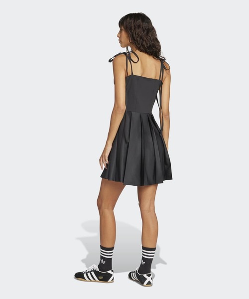adidas（アディダス）の「リボン プリーツ ミニ ドレス / アディダスオリジナルス adidas Originals（ワンピース・レディース・ブラック・MEDIUM/SMALL/X-SMALL/XX-LARGE/3XL/LARGE/X-LARGE）」の2枚目の写真