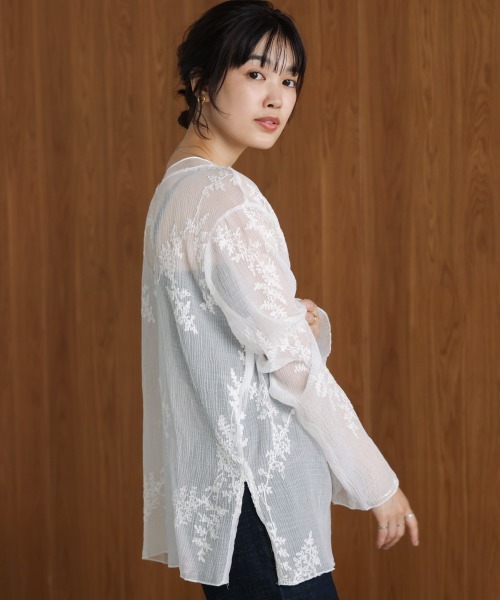 Bou Jeloud(ブージュルード)の「刺しゅうプルオーバー(その他トップス・レディース・ブラック/オフホワイト・FREE)」の2枚目の写真