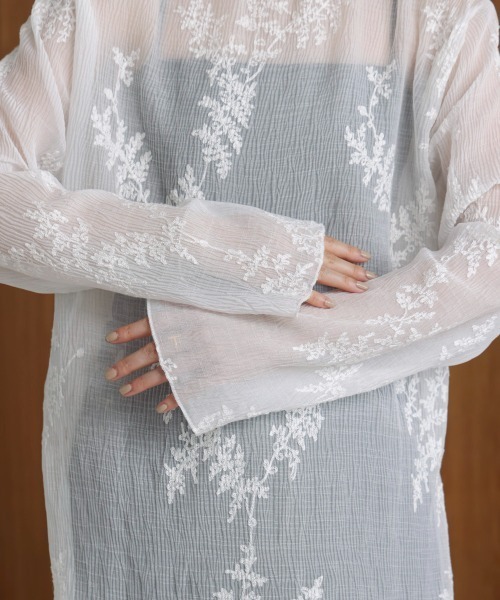 Bou Jeloud(ブージュルード)の「刺しゅうプルオーバー(その他トップス・レディース・ブラック/オフホワイト・FREE)」の14枚目の写真