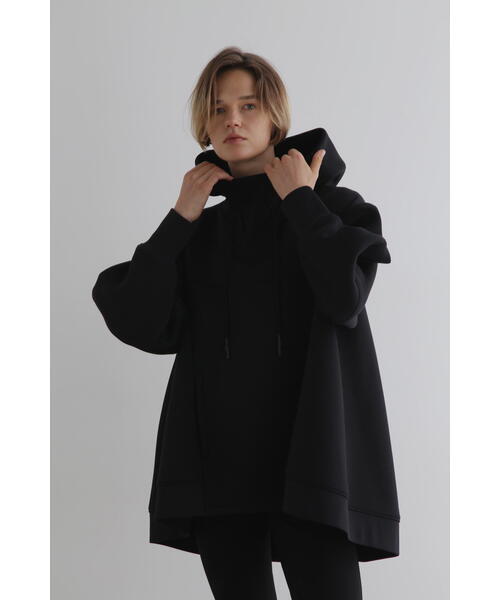 LE PHIL SPORTS》テックダンボールフーディ