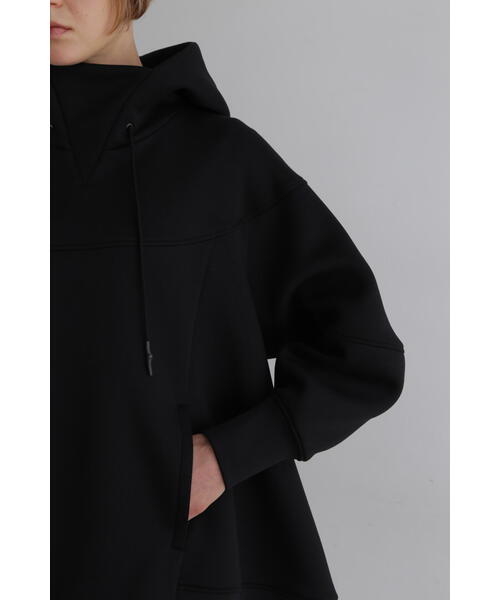 LE PHIL SPORTS》テックダンボールフーディ