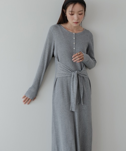 Bab（バブ）の「【選べるサイズ展開】レイヤード風ウエスト結びリブニットワンピース（ワンピース・レディース・グレー/ブラック/モカ・S/M/L）」の21枚目の写真