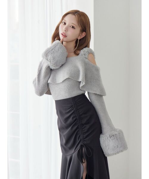 EATME（イートミー）の「フェイクファーストラップオフショルダーリブニット（ニット/セーター・レディース・グレー/アイボリー/ブラック・FREE）」の4枚目の写真