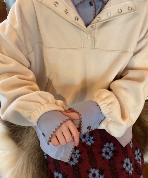 Unitage（ユニテージ）の「ハーフ釦フリーストップス（スウェット・レディース・アイボリー/ブラウン・FREE）」の4枚目の写真