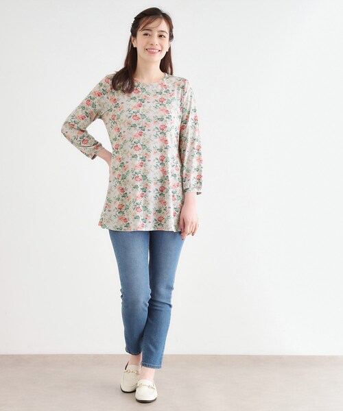 LAURA ASHLEY(ローラアシュレイ)の「【洗える/ジャージ素材/同柄アイテムあり】ロミリー柄 チュニック(チュニック・レディース・ベージュ系/ネイビー系・38/40)」の4枚目の写真