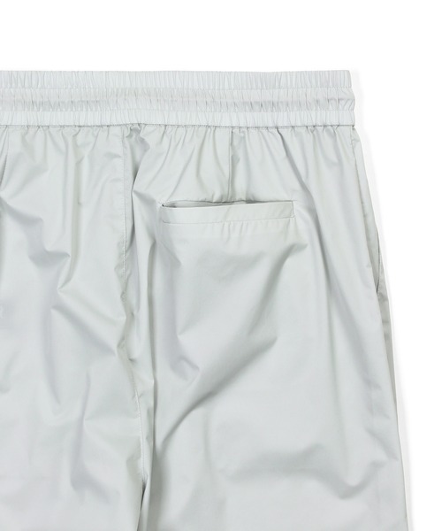 The DUFFER of ST.GEORGE（ザダファーオブセントジョージ）の「〔BLACK LABEL〕PERTEX SHIELD LIGHT SHELL PANTS：セットアップ 2層構造パーテックス ライトシェルパンツ（その他パンツ・メンズ・シルバーグレー/ブラック・MEDIUM/LARGE/X-LARGE）」の16枚目の写真