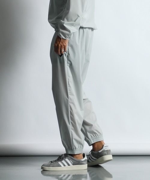 The DUFFER of ST.GEORGE（ザダファーオブセントジョージ）の「〔BLACK LABEL〕PERTEX SHIELD LIGHT SHELL PANTS：セットアップ 2層構造パーテックス ライトシェルパンツ（その他パンツ・メンズ・シルバーグレー/ブラック・MEDIUM/LARGE/X-LARGE）」の9枚目の写真