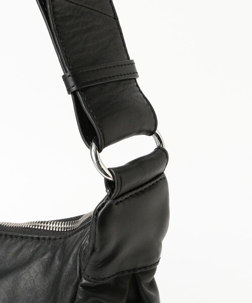 BEAMS（ビームス）の「ハーフムーン レザーバッグ（トートバッグ・メンズ・ブラック・ONE SIZE）」の6枚目の写真