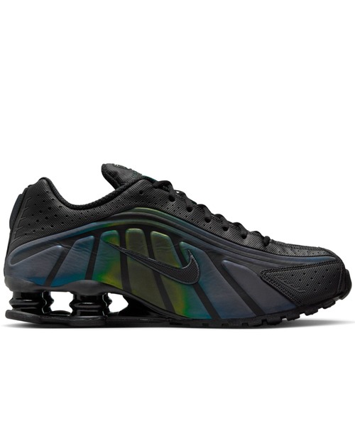 NIKE(ナイキ)の「NIKE Shox R4 SE(ナイキ ショックス R4 SE)(スニーカー・メンズ・ブラック系・25cm/25.5cm/26cm/26.5cm/27cm/27.5cm/28cm/28.5cm/29cm)」の5枚目の写真
