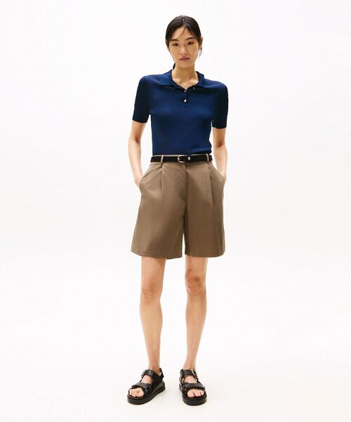 TOMMY HILFIGER(トミーヒルフィガー)の「ライトコットンプリーツショートパンツ(チノパンツ・レディース・ブラウン・34inch)」の2枚目の写真