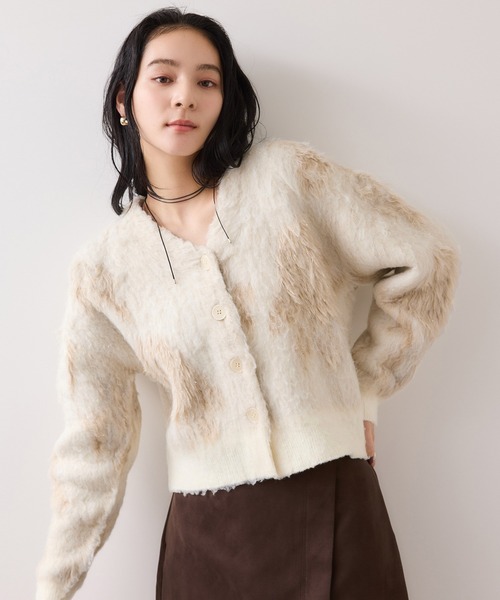 VIS（ビス）の「アート柄ジャガード起毛ニットカーディガン/イージーケア（カーディガン/ボレロ・レディース・オフホワイト/ライトグレー・FREE）」の3枚目の写真