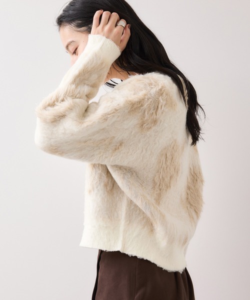 VIS（ビス）の「アート柄ジャガード起毛ニットカーディガン/イージーケア（カーディガン/ボレロ・レディース・オフホワイト/ライトグレー・FREE）」の4枚目の写真