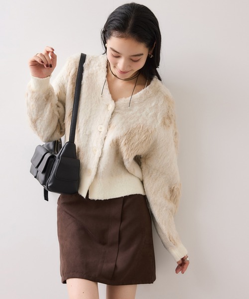 VIS（ビス）の「アート柄ジャガード起毛ニットカーディガン/イージーケア（カーディガン/ボレロ・レディース・オフホワイト/ライトグレー・FREE）」の5枚目の写真