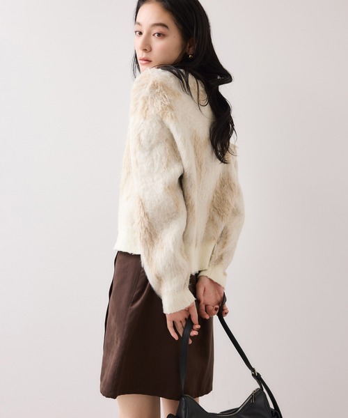 VIS（ビス）の「アート柄ジャガード起毛ニットカーディガン/イージーケア（カーディガン/ボレロ・レディース・オフホワイト/ライトグレー・FREE）」の6枚目の写真