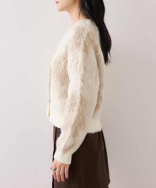 VIS（ビス）の「アート柄ジャガード起毛ニットカーディガン/イージーケア（カーディガン/ボレロ・レディース・オフホワイト/ライトグレー・FREE）」の16枚目の写真