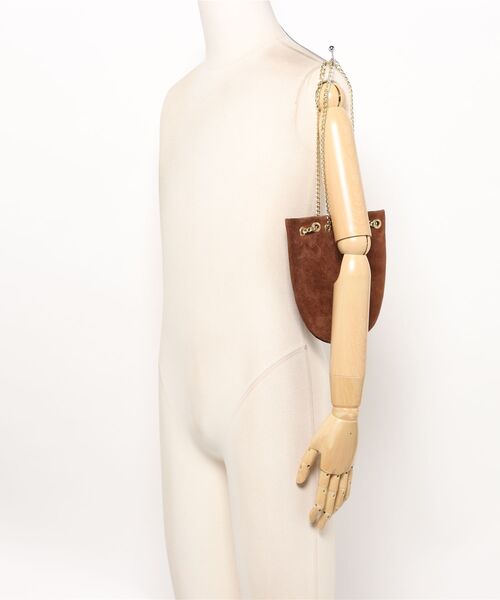 AULENTTI(オウレンティ)の「スエードチェーンミニポシェット(ショルダーバッグ・レディース・ベージュ/ブラウン・FREE)」の22枚目の写真