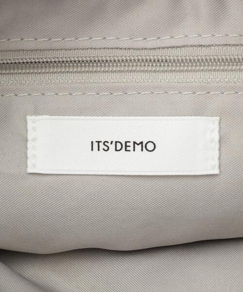 ITS'DEMO（イッツデモ）の「チャーム付きフェイクファートート（トートバッグ・レディース・グレー/ベージュ/アイボリー・00）」の22枚目の写真
