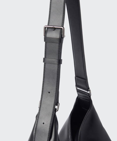 MUSINSA STANDARD（ムシンサスタンダード）の「シンセティックレザー スラウチショルダーバッグ [ブラック]（ショルダーバッグ・メンズ・その他・FREE）」の7枚目の写真