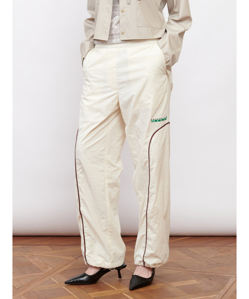 Kijun(キジュン)の「Logo Woven Jogger Pants Ivory(スウェットパンツ・レディース・その他・MEDIUM)」の2枚目の写真