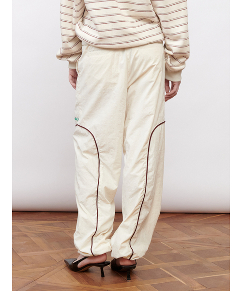 Kijun(キジュン)の「Logo Woven Jogger Pants Ivory(スウェットパンツ・レディース・その他・MEDIUM)」の3枚目の写真