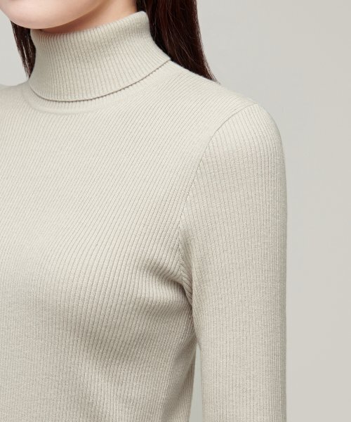 MUSINSA STANDARD WOMAN(ムシンサスタンダードウーマン)の「レディースリブスリムタートルネックニット【ライトグレー】(ニット/セーター・レディース・その他・X-SMALL/SMALL/MEDIUM/LARGE)」の8枚目の写真
