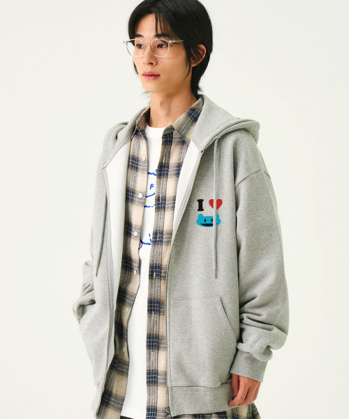 GRAVER（グレーバー）の「[ユニセックス]I LOVE OF フードパーカー_グレー（パーカー・レディース・グレー・LARGE/MEDIUM）」の2枚目の写真