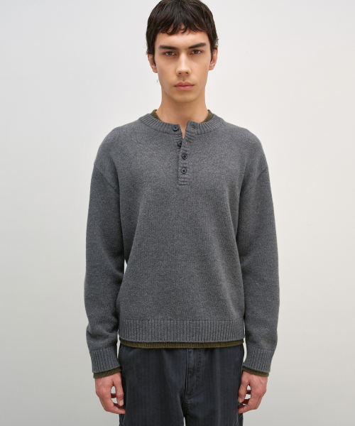 INSILENCE(インサイロンス)の「ダブルレイヤードヘンリーネックニット グレー(ニット/セーター・レディース・その他・LARGE/SMALL/MEDIUM)」の1枚目の写真