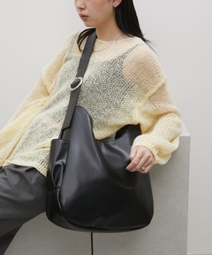 フェイクレザーBIGムーンショルダーバッグ【PC・A4サイズ収納可/通勤