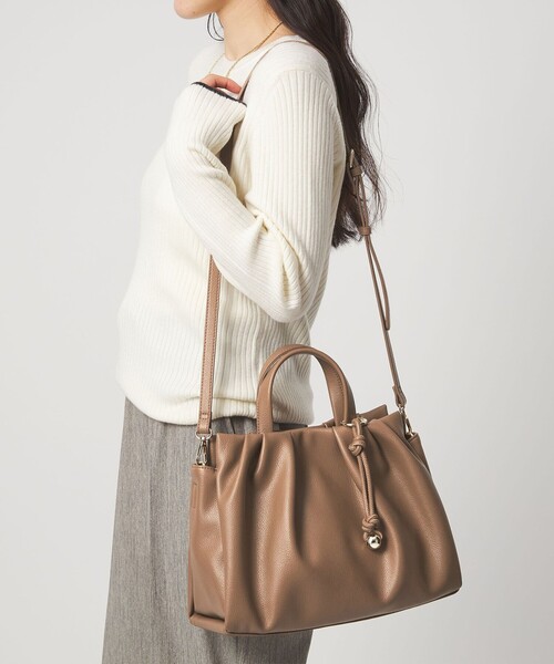 green label relaxing（グリーンレーベルリラクシング）の「タック トートバッグ（トートバッグ・レディース・オフホワイト/ブラウン系/ブラック・FREE）」の4枚目の写真