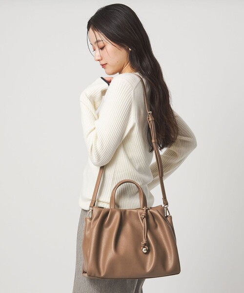 green label relaxing（グリーンレーベルリラクシング）の「タック トートバッグ（トートバッグ・レディース・オフホワイト/ブラウン系/ブラック・FREE）」の5枚目の写真
