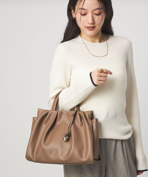 green label relaxing（グリーンレーベルリラクシング）の「タック トートバッグ（トートバッグ・レディース・オフホワイト/ブラウン系/ブラック・FREE）」の6枚目の写真