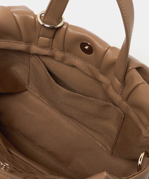 green label relaxing（グリーンレーベルリラクシング）の「タック トートバッグ（トートバッグ・レディース・オフホワイト/ブラウン系/ブラック・FREE）」の17枚目の写真