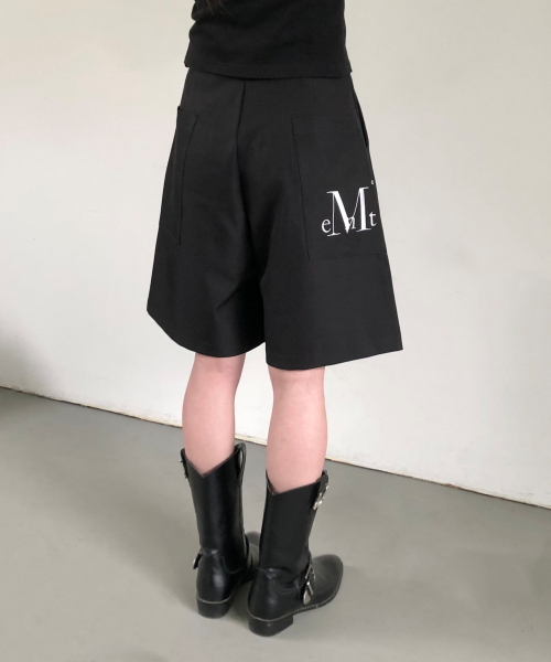 MUCENT(ムセント)の「モダントストライプ配色ワイドピンタックハーフパンツ(その他パンツ・レディース・ブラック・FREE)」の2枚目の写真