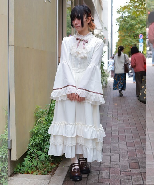 ジャボブローチ付ロングワンピース（ワンピース）｜axes femme