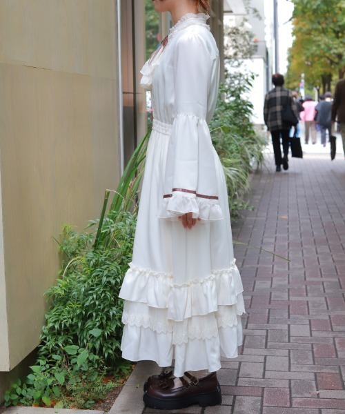 axes femme（アクシーズファム）の「ジャボブローチ付ロングワンピース（ワンピース・レディース・キナリ/ワイン/ブラック・MEDIUM）」の5枚目の写真