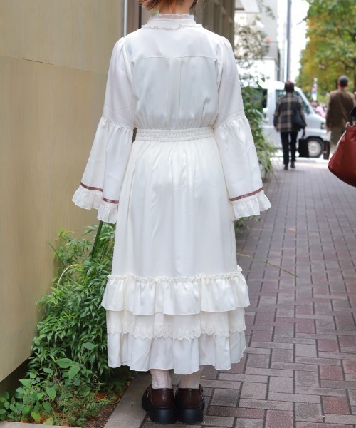 axes femme（アクシーズファム）の「ジャボブローチ付ロングワンピース（ワンピース・レディース・キナリ/ワイン/ブラック・MEDIUM）」の6枚目の写真