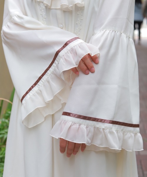 axes femme（アクシーズファム）の「ジャボブローチ付ロングワンピース（ワンピース・レディース・キナリ/ワイン/ブラック・MEDIUM）」の9枚目の写真