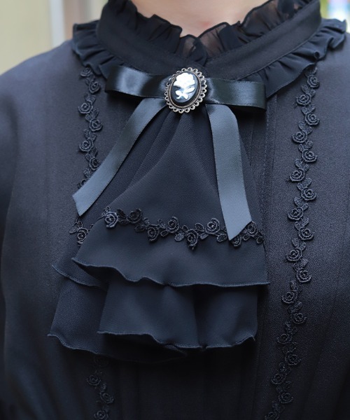 axes femme（アクシーズファム）の「ジャボブローチ付ロングワンピース（ワンピース・レディース・キナリ/ワイン/ブラック・MEDIUM）」の11枚目の写真