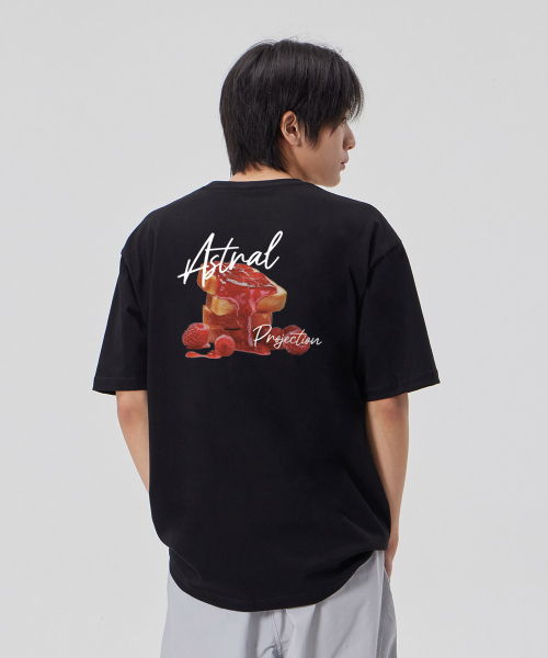 ASTRAL PROJECTION（アストラルプロジェクション）の「[ラズベリージャム]コットンルーズフィット半袖Tシャツ_ブラック（Tシャツ/カットソー・メンズ・その他・MEDIUM/LARGE/X-LARGE/XX-LARGE）」の4枚目の写真