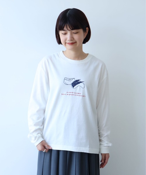 bulle de savon(ビュルデサボン)の「うさぎりんご刺繍 ロンT(Tシャツ/カットソー・レディース・ホワイト/グレー・FREE)」の1枚目の写真