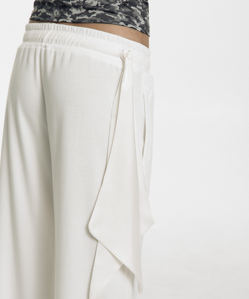 KASHIKO(カシコ)の「Scarf Sweat Pants White(スウェットパンツ・レディース・その他・FREE)」の14枚目の写真